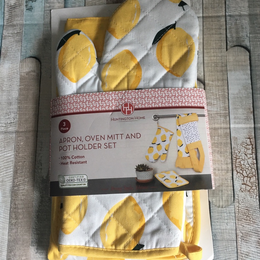 NWT Lemon Apron Oven Mitt Potholder 3 pc gift set